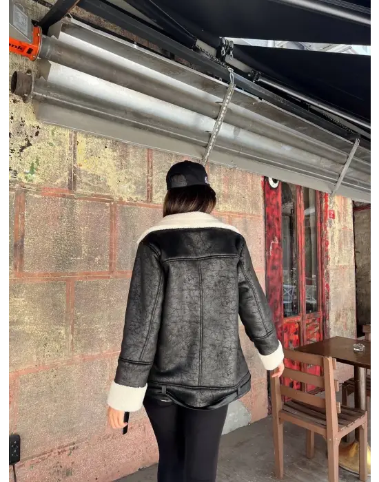 Omarı Yumuşak Peluşlu Kaplamalı Deri Kaban