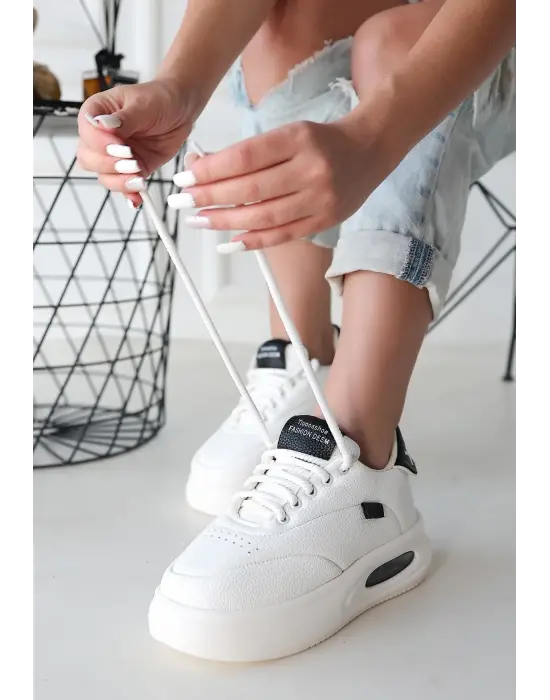 Spor Ayakkabı Siyah Detaylı Bağcıklı