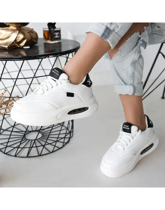 Spor Ayakkabı Siyah Detaylı Bağcıklı