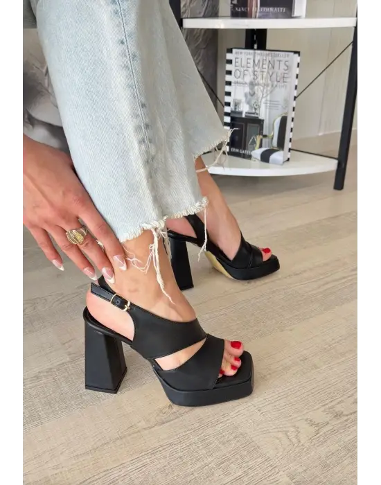 Cica Siyah Cilt Topuklu Ayakkabı