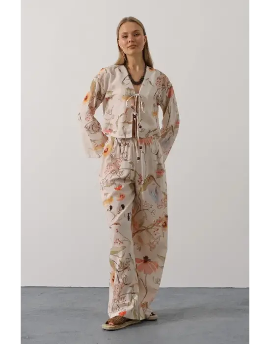 Omarı Çiçek Desenli Ön Bağlamalı Pantolon Takım