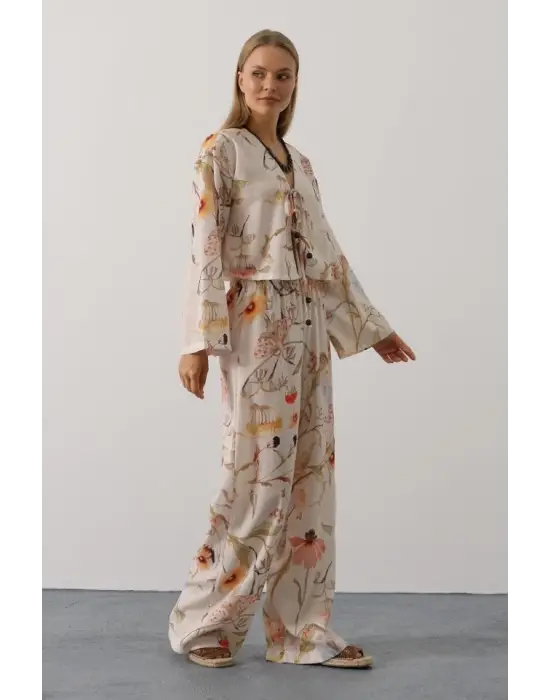 Omarı Çiçek Desenli Ön Bağlamalı Pantolon Takım