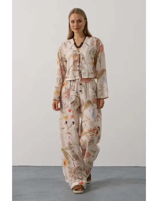 Omarı Çiçek Desenli Ön Bağlamalı Pantolon Takım