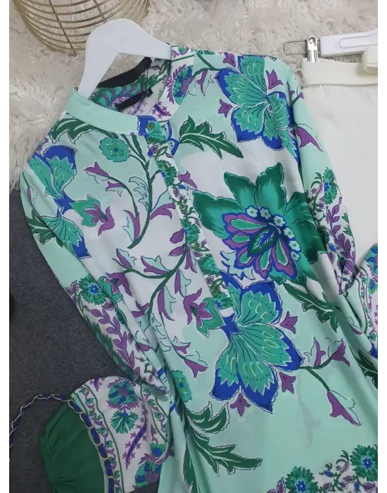 Yeşil Çiçek Desenli Yarım Düğmeli Tunik