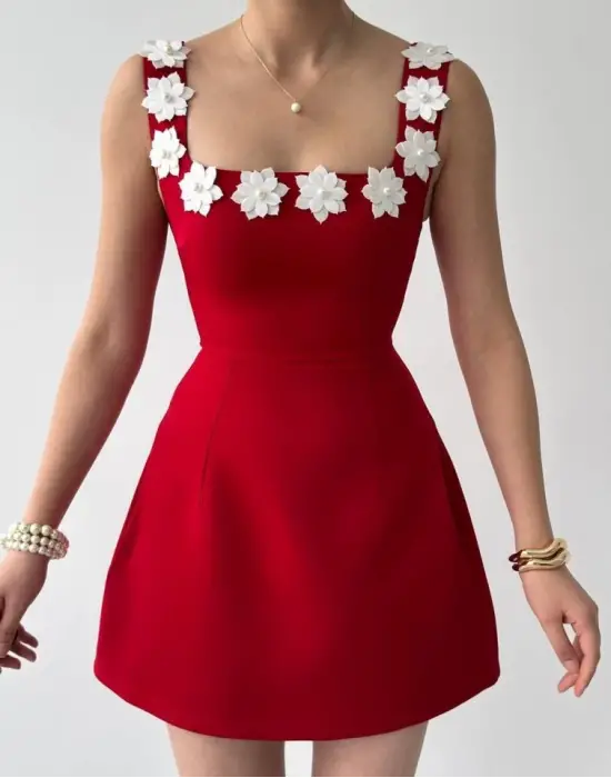 Omarı Çiçek Detaylı Şifon Elbise