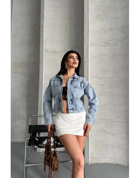 Çift cepli kol katlamalı kar yıkama crop kot ceket buz mavi d2000