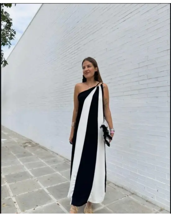 Omarı Yazın Şıklığına Çağrı: Çift Renkli Kolsuz Elbise