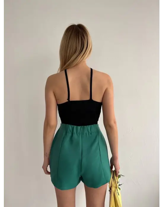 Omarı Yeşil Çift Yırtmaçlı Atlas Şort Etek - Trendy ve Rahat Stil