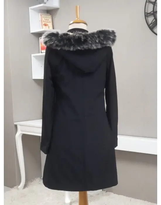 Omarı Kadın Kısa Kapşonlu Siyah Kaban