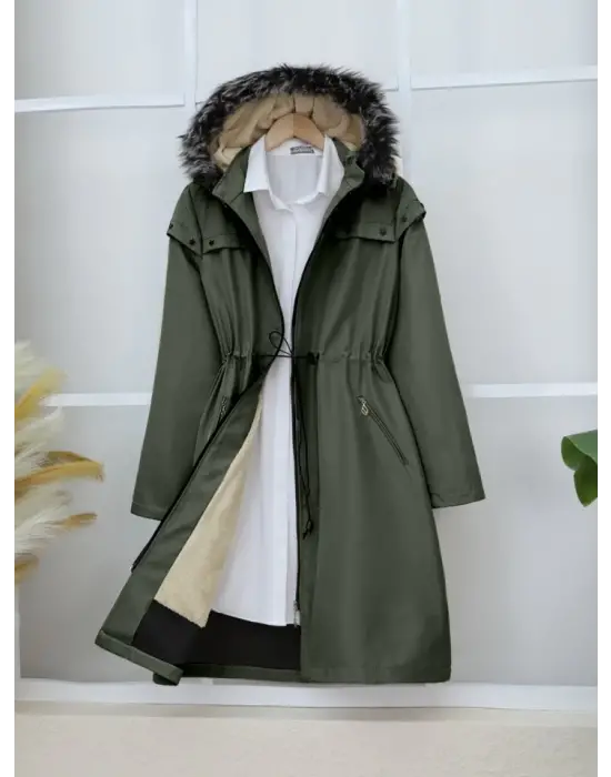 Omarı Yıldız Metal Detaylı Kapşonlu Kaban - Haki