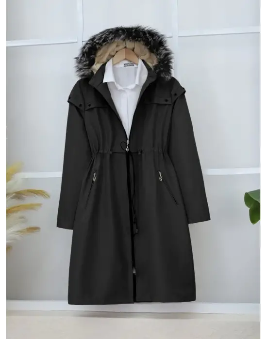 Omarı Siyah Yıldız Detaylı Metal Kapşonlu Kaban