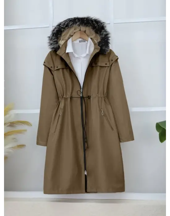 Omarı Yıldız Metal Detaylı Kapşonlu Kaban