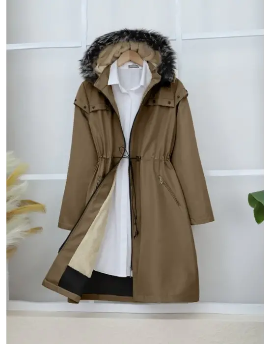 Omarı Yıldız Metal Detaylı Kapşonlu Kaban