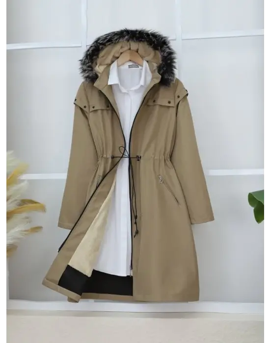 Omarı Yıldız Metal Detaylı Kapşonlu Kaban