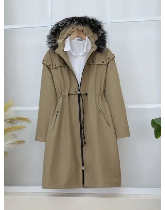 Omarı Yıldız Metal Detaylı Kapşonlu Kaban