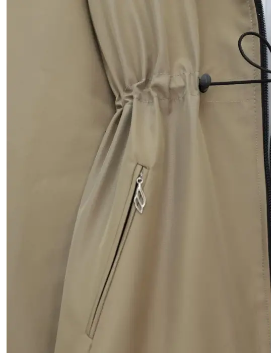 Omarı Yıldız Metal Detaylı Kapşonlu Kaban