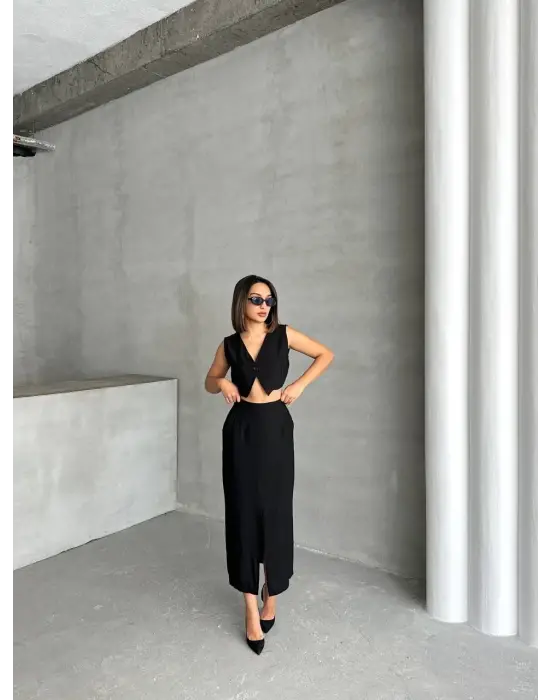 Omarı Çilek Desenli Sevimli Çocuk Etek Yelek Takımı