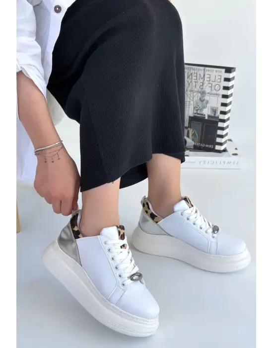 Omarı Detaylı Bağcıklı Beyaz Spor Ayakkabı