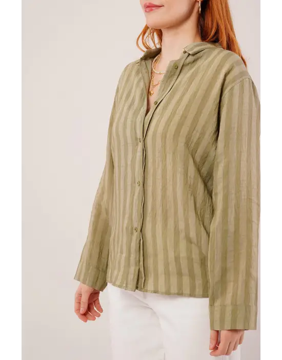 Omarı Yeşil Gömlek Çizgili Düğmeli Moda Parçası