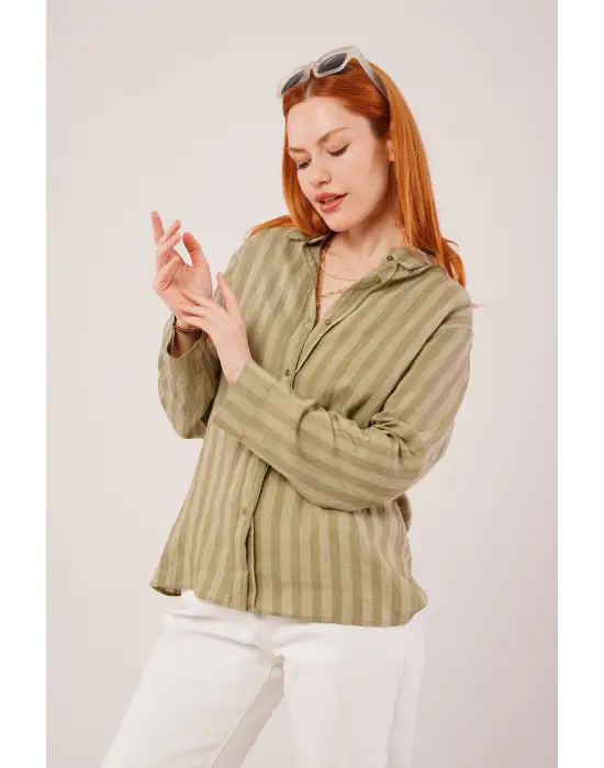 Omarı Yeşil Gömlek Çizgili Düğmeli Moda Parçası