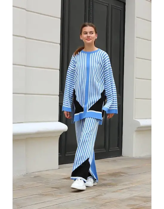 Omarı Mavi Çizgili Yaka Triko Takım