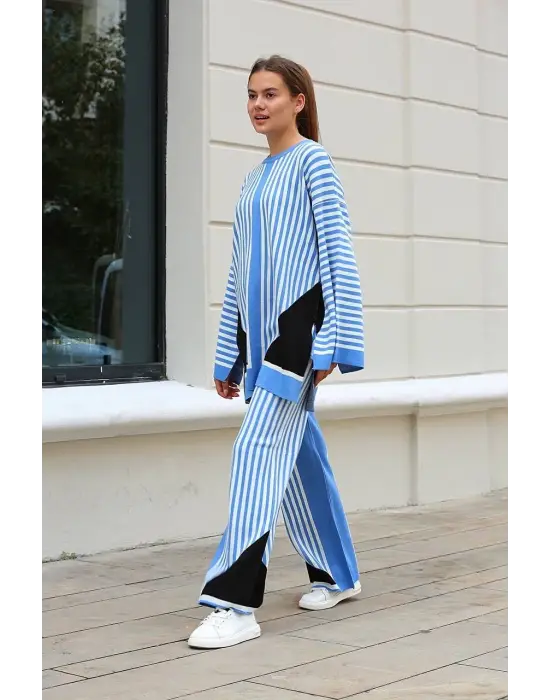 Omarı Mavi Çizgili Yaka Triko Takım