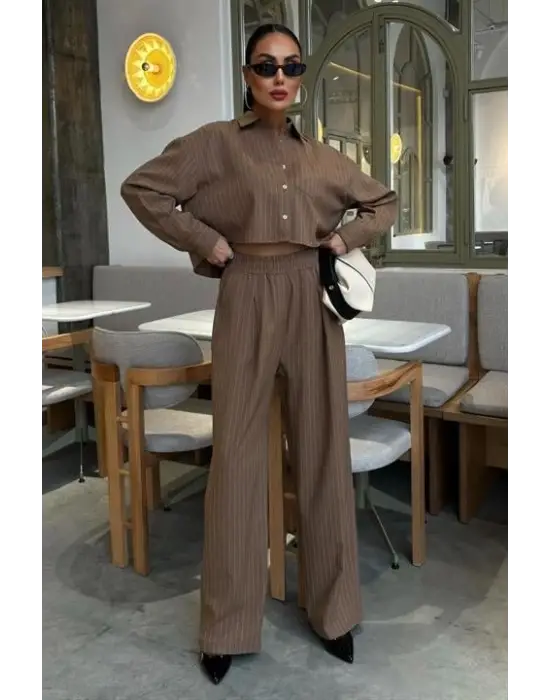 Omarı Şık ve Trend Crop Gömlekli Çizgili Takım