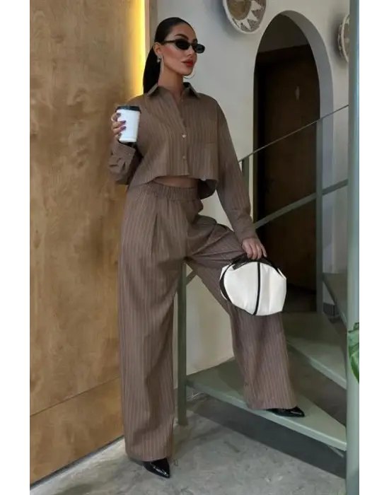 Omarı Şık ve Trend Crop Gömlekli Çizgili Takım