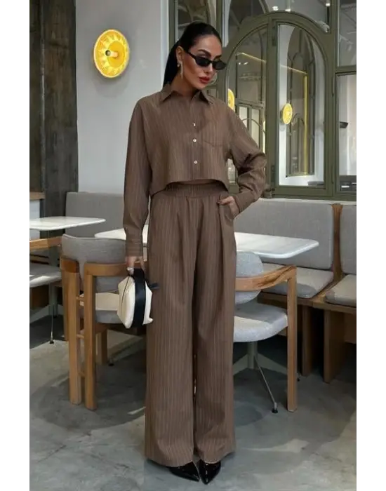 Omarı Şık ve Trend Crop Gömlekli Çizgili Takım