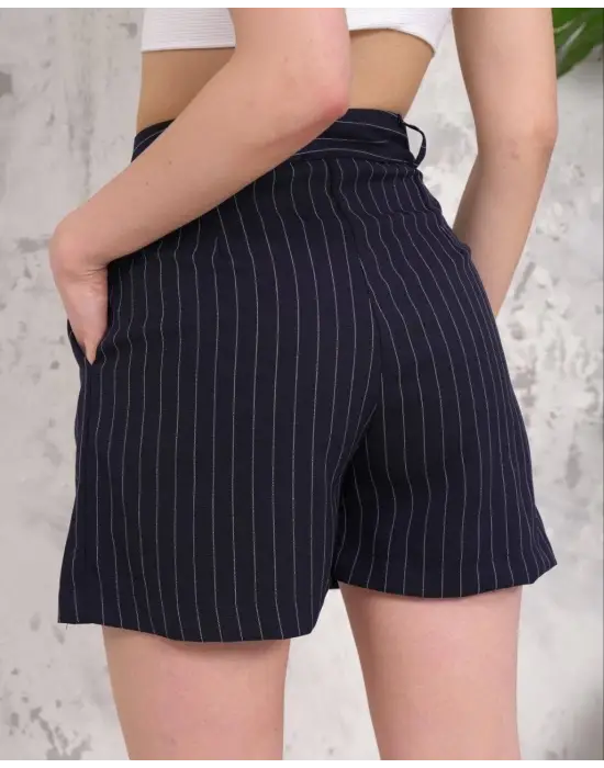 Çizgili Düğmeli Şort