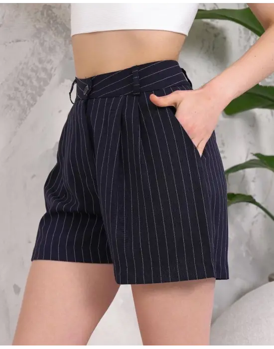 Omarı Şık Siyah Çizgili Düğmeli Şort