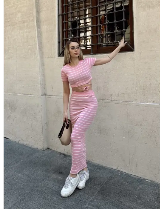 Omarı Pembe Çizgili Etekli Takım