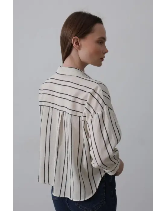 Omarı Çizgili Kısa Gömlek - Şık ve Rahat Tasarım