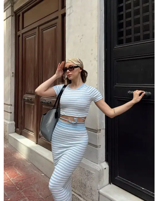 Omarı Mavi Çizgili Etek Takımı