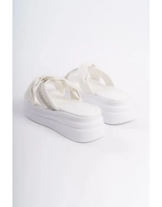 CLARA Düz Topuklu Kurdele Desenli Taşlı Kalın ve Rahat tabanlı ayakkabı Tabaan Bayan Terlik  CBT - Beyaz