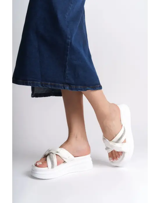 Trend Kalın Tabanlı Bayan Terlik