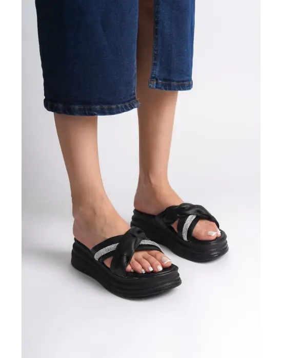 CLARA Düz Topuklu Kurdele Desenli Taşlı Kalın ve Rahat tabanlı ayakkabı Tabaan Bayan Terlik  CGünlük Şık - Siyah