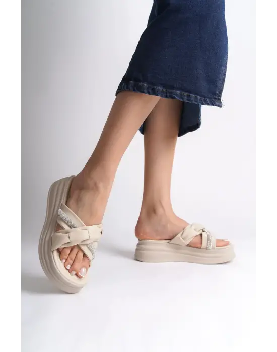 Zarif Kurdele Desenli Kalın Tabanlı Bayan Terlik