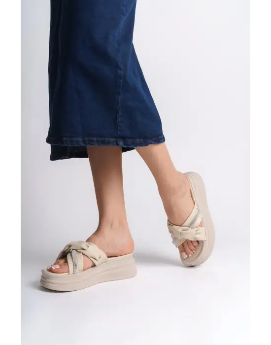 CLARA Düz Topuklu Kurdele Desenli Taşlı Kalın ve Rahat tabanlı ayakkabı Tabaan Bayan Terlik  CKısa Topuk - Krem