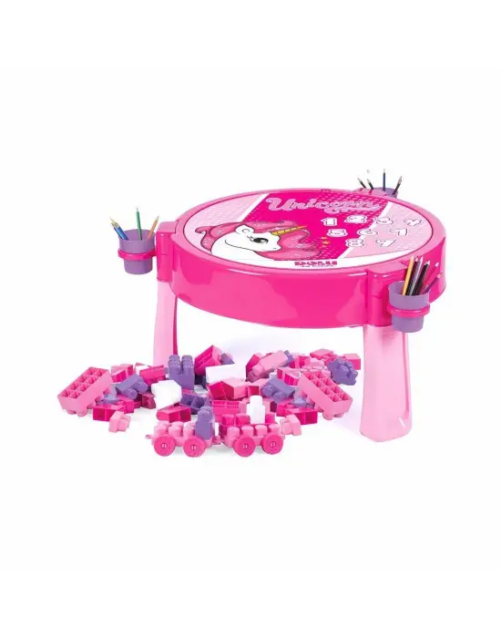 Omarı Etkileyici Bloklarla Dolu Çocuk Aktivite Masası