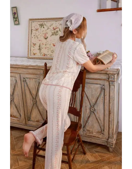 Omarı Zarif Çok Renkli Fransız Esintisi Pijama Takımı