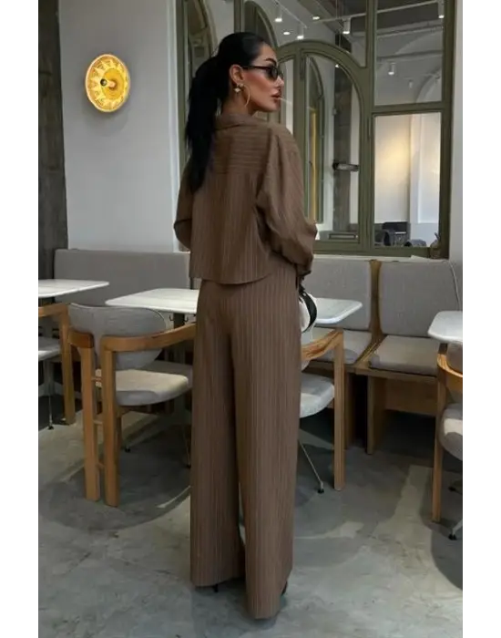 Omarı Şık ve Trend Crop Gömlekli Çizgili Takım