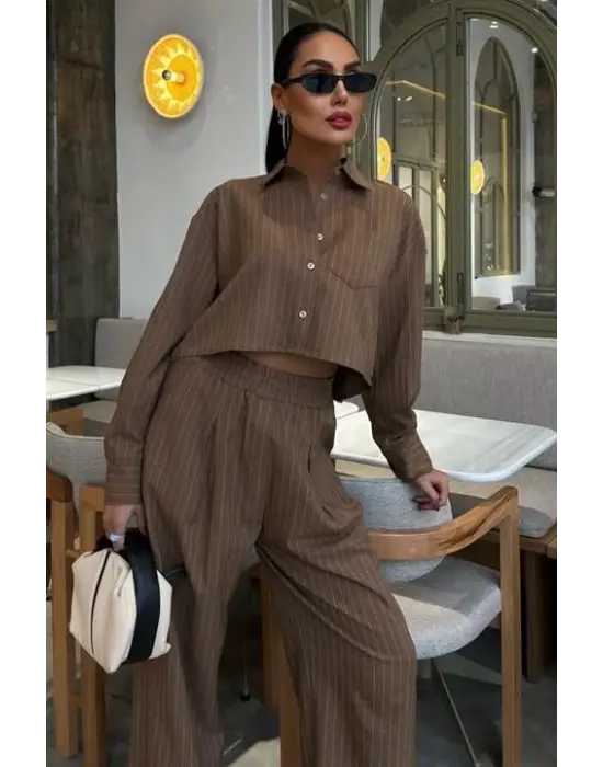 Omarı Şık ve Trend Crop Gömlekli Çizgili Takım