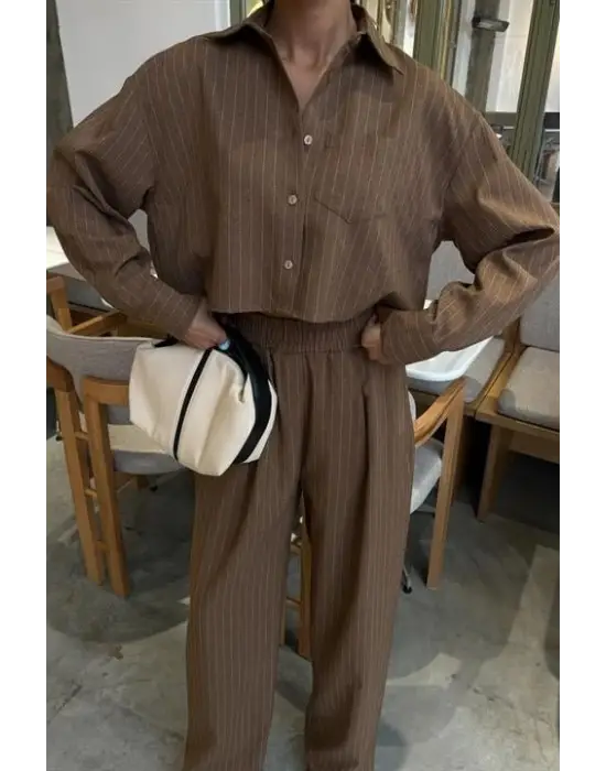 Omarı Şık ve Trend Crop Gömlekli Çizgili Takım