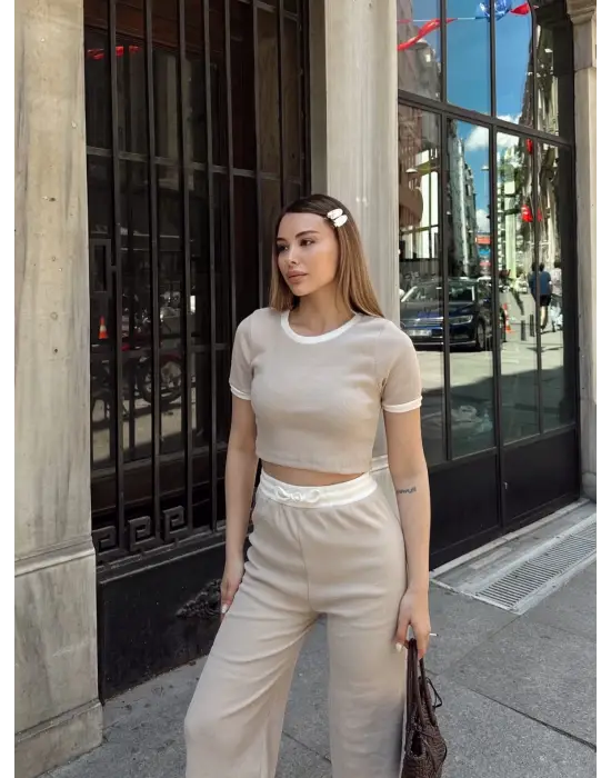 Omarı Bej Crop Pantolonlu Biyeli Takım