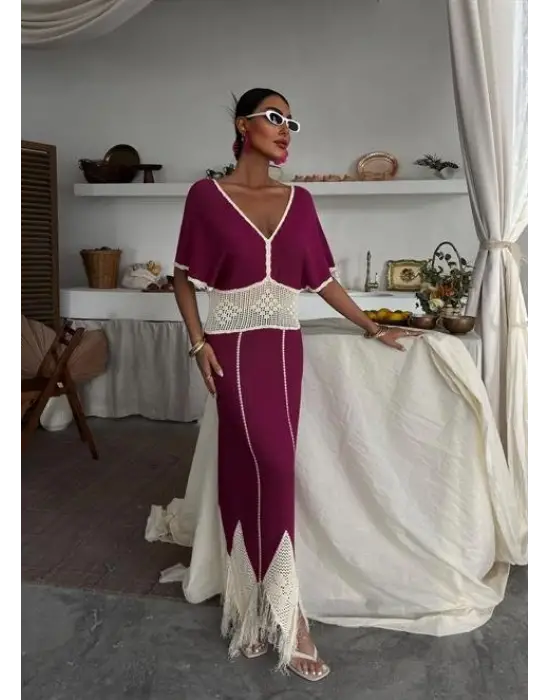 Omarı Şık Dantel Detaylı V Yaka Triko Elbise