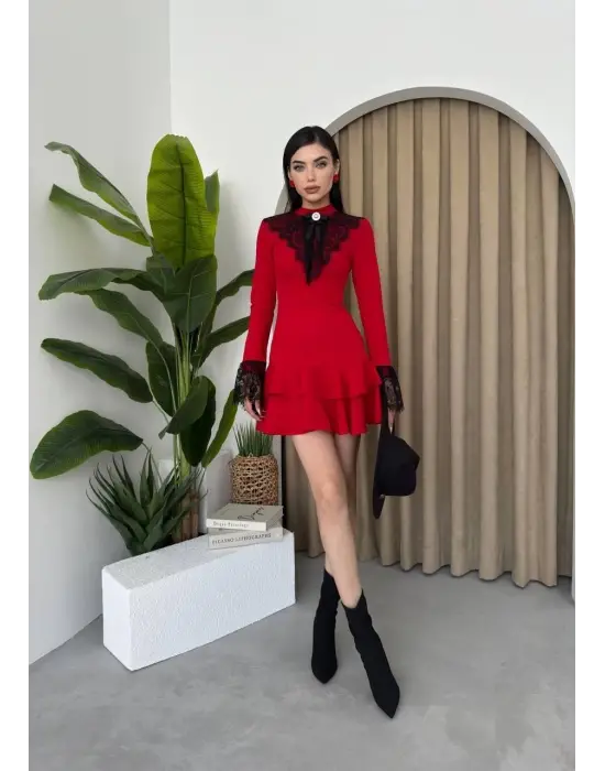 Omarı Zarif Dantel Detaylı Mini Elbise