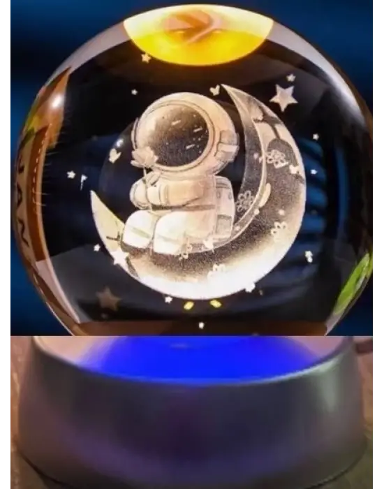 Dekoratif Ay Üstünde Astronot Tasarımlı Plastik Altlıklı Cam Küre