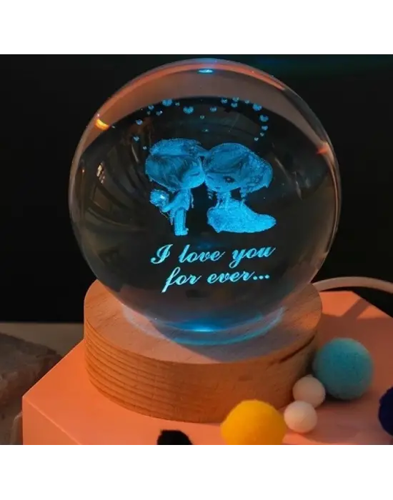 Dekoratif Öpüşen Sevgili Tasarımlı Ahşap Altlıklı Işıklı Cam Küre Büyük Boy