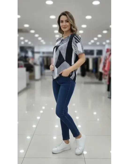 Desenli Püsküllü Viskon Bluz Bebe Yaka Kısa Kollu Big Size Rahat Kesim - Desenli